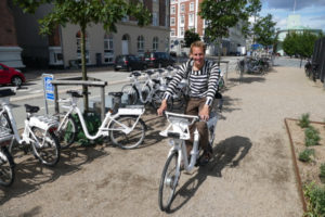 Floris on a white bike in Copenhagen