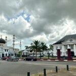 In Paramaribo the Mosque and the Synagoge co-exist peacefullly